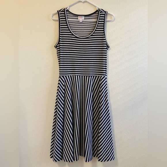 LuLaRoe Dresses & Skirts - LuLaRoe Black and White Nicki Dress